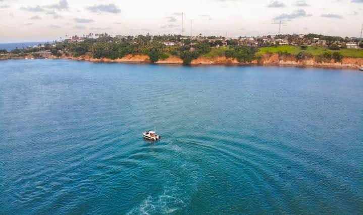 Passeio de lancha na Lagoa Guaraíras